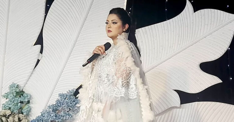 জন্মদিনে পায়রার সাজে পরীমনি