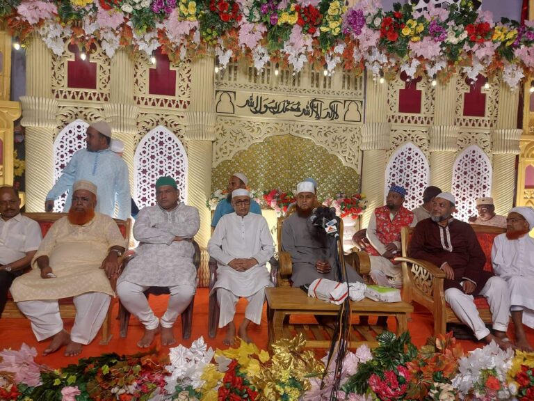 পটিয়া বাস মালিক শ্রমিকদের উদ্যোগে ঈদে মিলাদুন্নবী অনুষ্ঠিত 