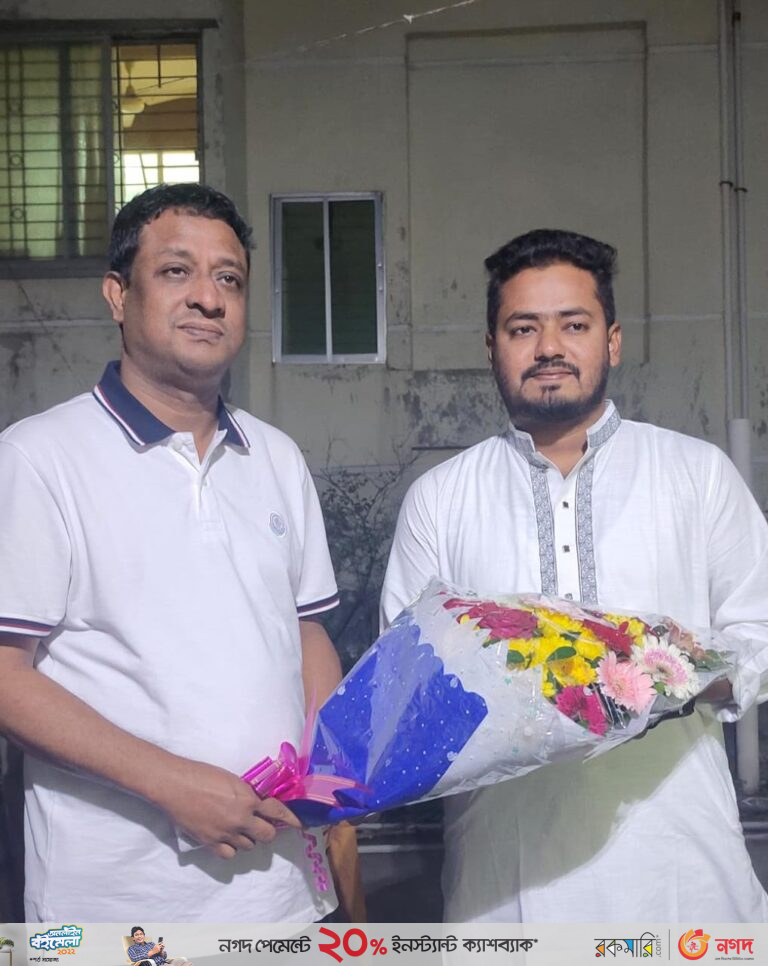 বাবরকে ফুলেল শুভেচ্ছা জানালো কেন্দ্রীয় ছাত্রলীগের সহ-সম্পাদক আইয়ুব খান রাব্বী