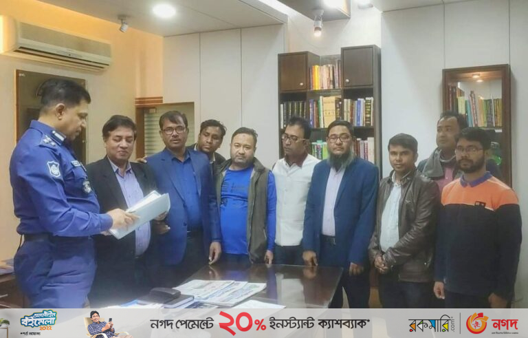 আসামিদের দ্রুত গ্রেফতার  দাবিতে ডিআইজিকে সিইউজের স্মারকলিপি