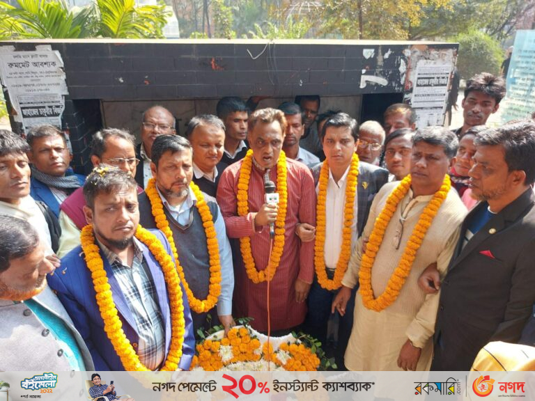 বিপ্লব উদ্যানে জেলা কৃষক দল আহবায়ক কমিটির শ্রদ্ধা