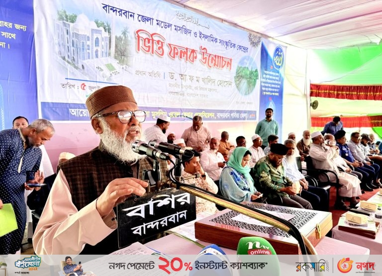বান্দরবানে জেলা মডেল মসজিদে সৌন্দর্য ও মর্যাদা বাড়বে: ধর্ম উপদেষ্টা