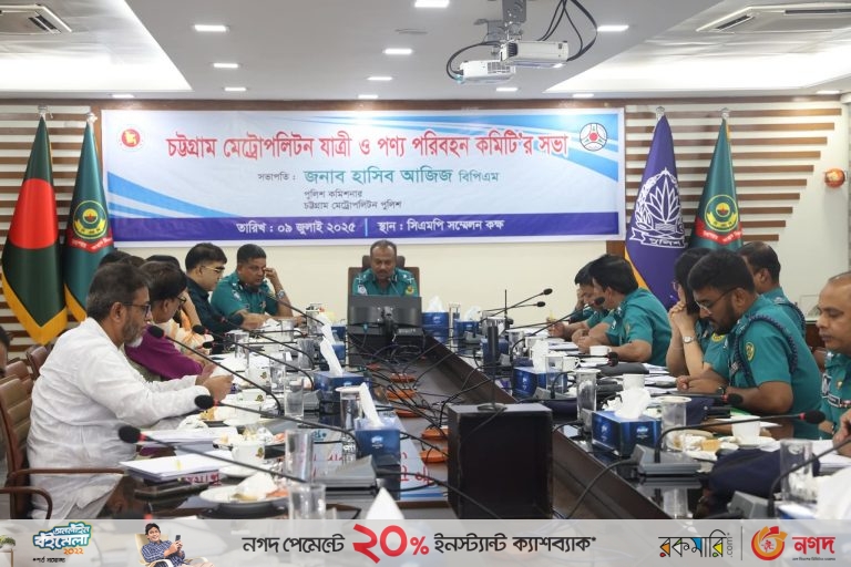 সড়কে শৃঙ্খলা ফেরাতে কঠোর অবস্থান সিএমপি কমিশনারের