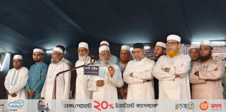 ছাত্রশিবিরের সাবেক কেন্দ্রীয় সভাপতি ব্যারিস্টার হামিদ হোছাইন আজাদের মায়ের জানাযা ও দাফন সম্পন্ন