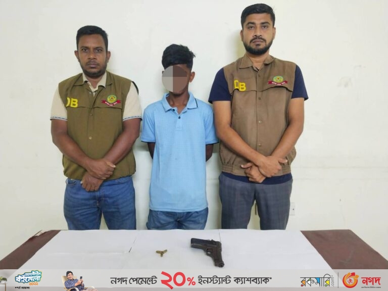 সিএমপি ডিবির অভিযানে বিদেশি পিস্তলসহ হত্যা মামলার আসামি গ্রেফতার