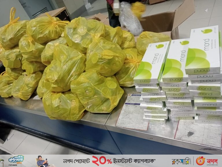 চট্টগ্রাম বিমান বন্দরে দুই যাত্রীর ব্যাগেজ তল্লাশি করে সিগারেট ও ক্রীম জব্দ