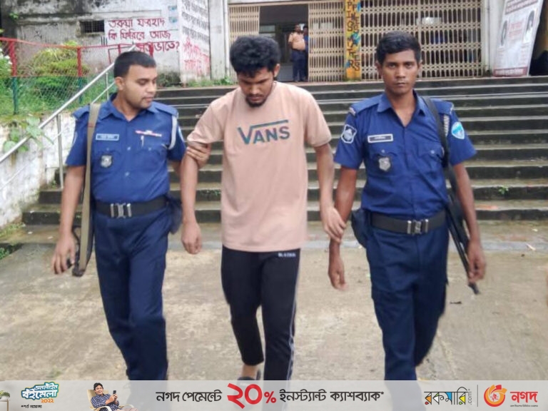 চবিতে হিজাব পরে আত্মগোপনে ছাত্রলীগকর্মী