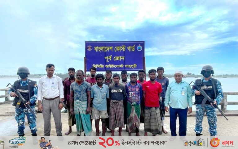 টেকনাফে ৩ লক্ষ টাকা মূল্যের সামুদ্রিক মাছসহ অবৈধ আর্টিসানাল ট্রলিং বোট জব্দ