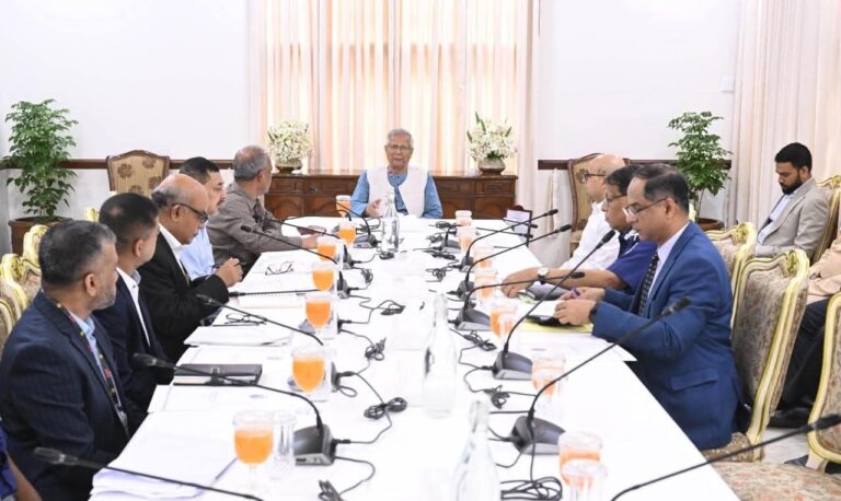 নির্বাচনে স্বচ্ছতা নিশ্চিতে দ্রুত বডি-ওর্ন ক্যামেরা ক্রয়ের নির্দেশ প্রধান উপদেষ্টার