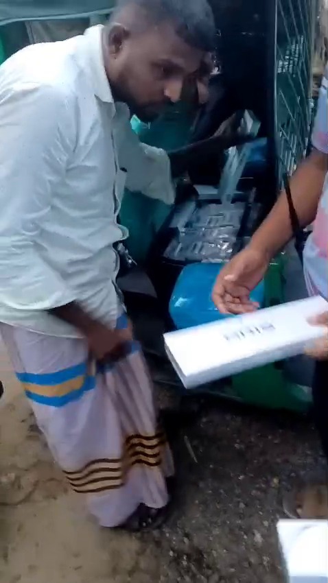 রাঙামাটি থেকে অভিনব কায়দায় পাচারের সময় সিগারেটভর্তি অটোরিক্সাসহ আটক-১