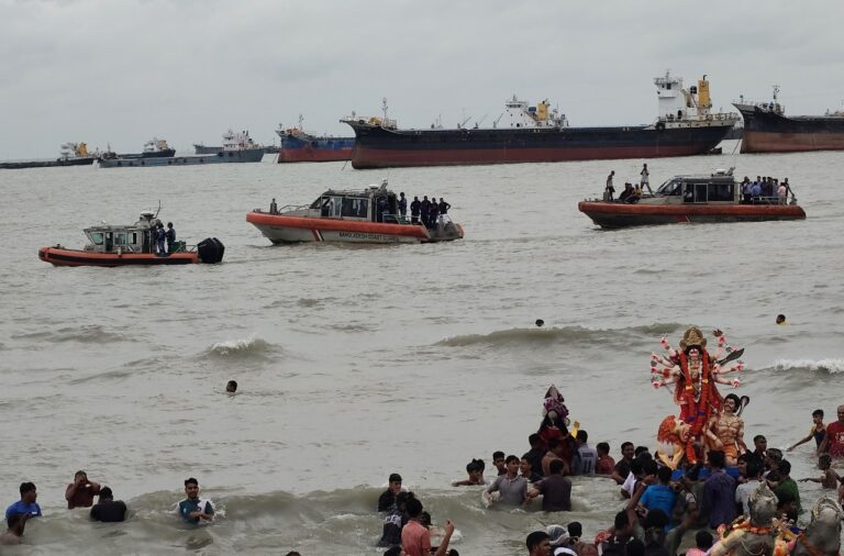 শারদীয় দুর্গাপূজায় চট্টগ্রাম ও কক্সবাজারে কোস্ট গার্ডের টহল ও নজরদারি 