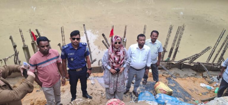 ঈদগাঁও নদীর অবৈধ স্থাপনার ভূগর্ভস্থ অংশ অক্ষত রেখে উচ্ছেদ অভিযানে মিশ্র প্রতিক্রিয়া