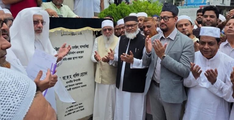 ৩০০ কোটি টাকা ব্যয়ে আন্দরকিল্লা শাহী জামে মসজিদকে আইকনিক মসজিদ হিসেবে গড়ে তোলা হবে: ধর্ম বিষয়ক উপদেষ্টা