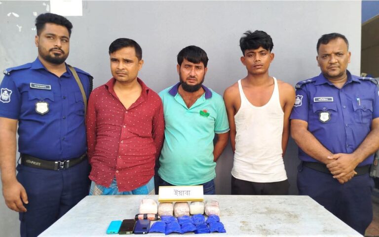 লোহাগাড়ায় ১৩ হাজার ইয়াবাসহ তিন পাচারকারী গ্রেপ্তার