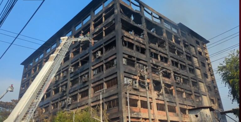 ইপিজেডে কারখানার আগুন ১৭ ঘন্টা পর নিয়ন্ত্রণে