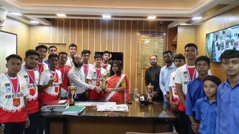 মিরসরাইয়ে কাবাডিতে রানার্সআপ মারুফ মডেল স্কুলকে ইউএনও’র সংবর্ধনা