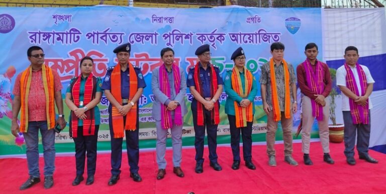 পাহাড়ে ঐক্যের বারতায় রাঙামাটিতে জেলা পুলিশের উদ্যোগে “সম্প্রীতির ফুটবল ম্যাচ”