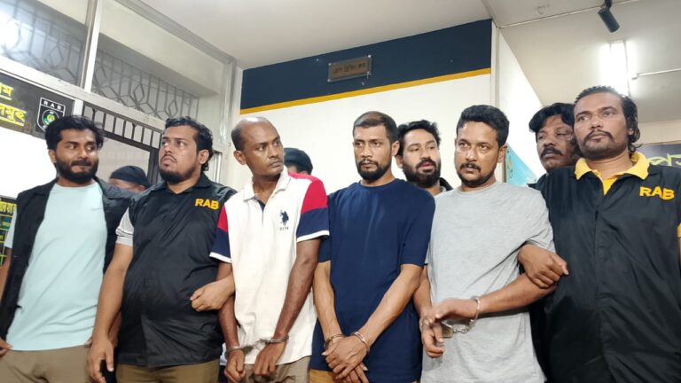 রাউজানে পাঁচজনকে গুলি করে আহতের ঘটনায় অস্ত্রসহ তিনজন গ্রেফতার