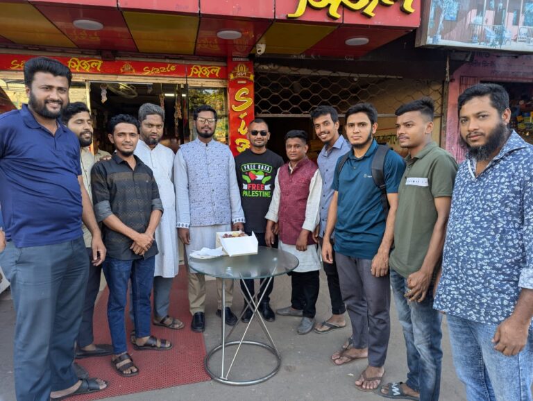 হাসিনার রায়ের পর লোহাগাড়ায় জামায়াতে ইসলামী যুব বিভাগের মিষ্টি বিতরণ