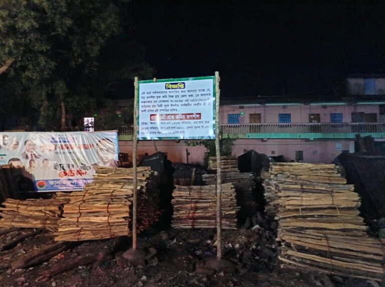 ঈদগাঁওয়ে পরিত্যক্ত সরকারি স্থাপনার আঙ্গিনায় আচমকা মন্দিরের সাইনবোর্ড স্থাপন