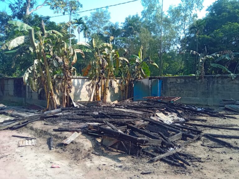 মিরসরাইয়ে দুর্বৃত্তদের আগুনে পুড়ে গেছে ইপিআই টিকা কেন্দ্র