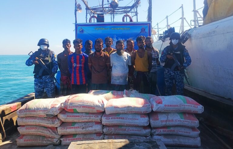 মিয়ানমার থেকে মাদকের বিনিময়ে বাংলাদেশি সিমেন্ট পাচারকালে ৯ চোরাকারবারী আটক