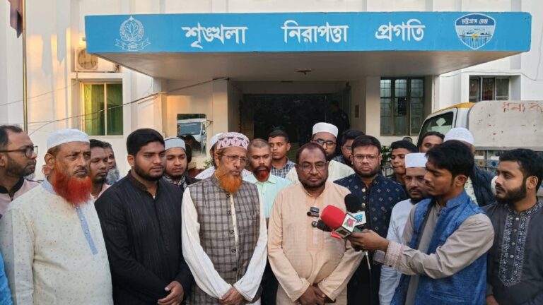 মিরসরাইয়ে আইনশৃঙ্খলা নিয়ে থানা পুলিশের সাথে জামায়াত প্রার্থীর মতবিনিময়