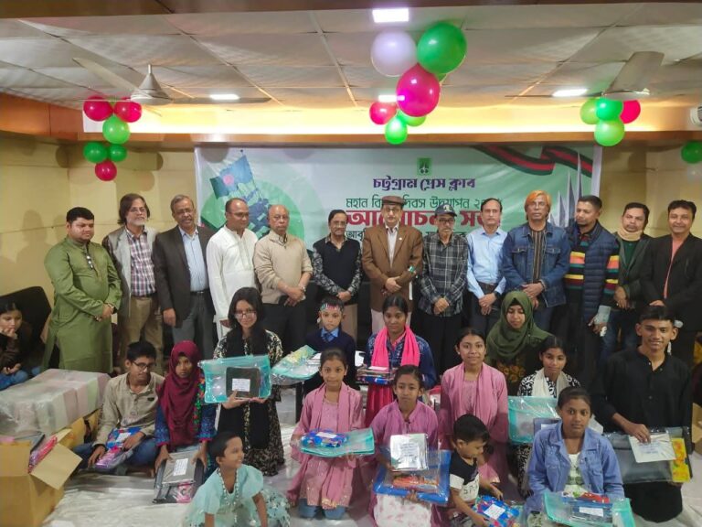 বর্ণাঢ্য আয়োজনে চট্টগ্রাম প্রেস ক্লাবে মহান বিজয় দিবস উদযাপন