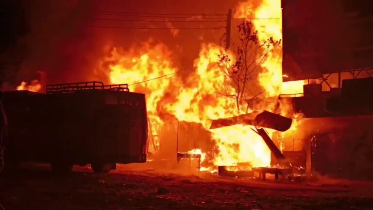 রাঙামাটিতে আগুনে পুড়লো বসতঘরসহ ৩ বাস, ৪ দোকান