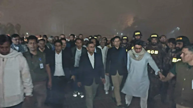 জাতীয় স্মৃতিসৌধে তারেক রহমানের শ্রদ্ধা, জিয়াউর রহমানের কবরে ফুল অর্পণ