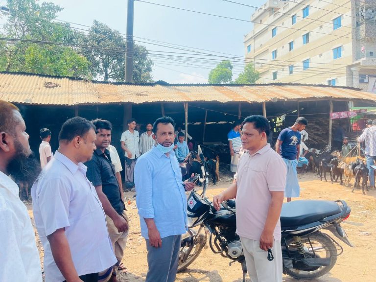 ঈদগাঁওয়ে অর্ধশত বছরের  দুর্ভোগের  ছাগল বাজার অবশেষে গরু বাজারে স্থানান্তর