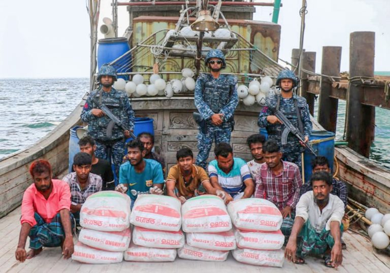 মায়ানমারে সিমেন্ট পাচারকালে বোটসহ আটক ১১, জব্দ মালামাল 