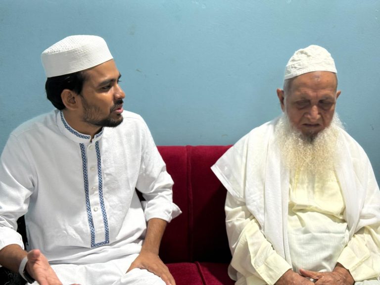 হেফাজত আমির আল্লামা মুহিবুল্লাহ বাবুনগরীর সাথে এনসিপির মুখপাত্র আসিফ মাহমুদের সাক্ষাৎ