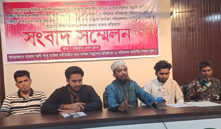 রাঙ্গুনিয়ায় জোর করে জমি দখল, বাধা দিতে গিয়ে প্রবাসী পিতা-পুত্র আহত