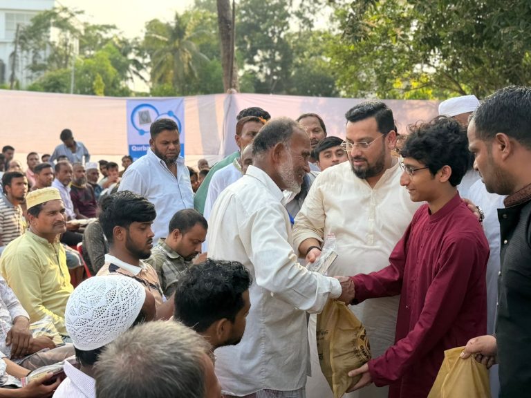 তৃণমূলে ঈদের আনন্দ ছড়ালেন ভূমি প্রতিমন্ত্রী ব্যারিস্টার মীর হেলাল