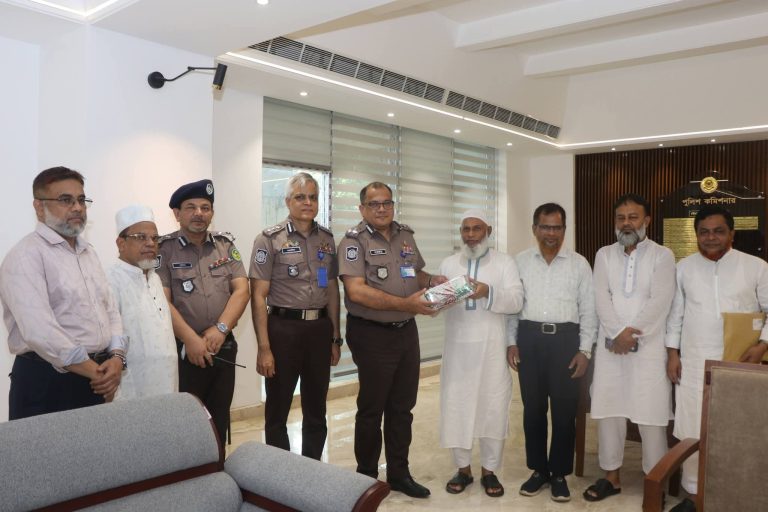 সিএমপি কমিশনারের সঙ্গে মহানগর জামায়াত আমীরের সৌজন্য সাক্ষাৎ