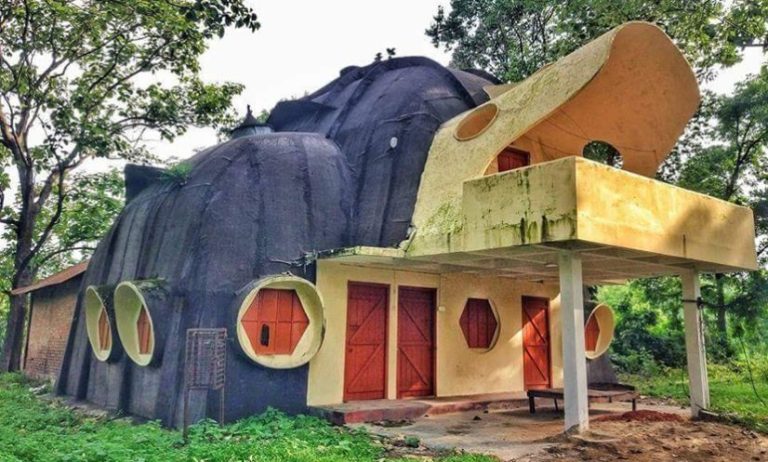 অবহেলায় হারাতে বসেছে ঐতিহাসিক ‘হাতির বাংলো’