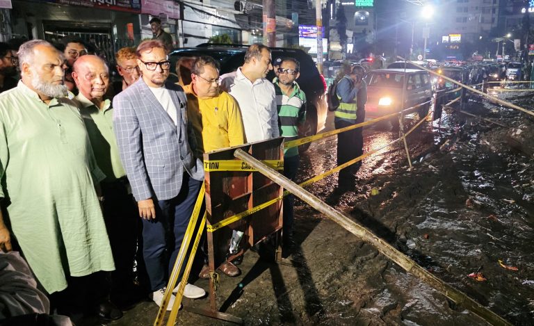 “মাত্র এক ঘণ্টায় পানি নেমে গেছে, এটি ইতিবাচক দিক” : ডা. শাহাদাত হোসেন
