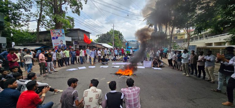 রাঙামাটিতে ছাত্রদলের কমিটি নিয়ে অসন্তোষ, সড়ক অবরোধ করে বিক্ষোভ