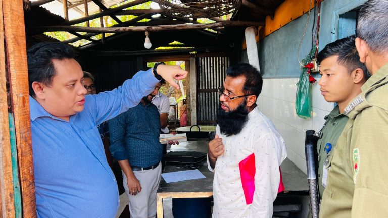 নোংরা পরিবেশে মিষ্টি তৈরি: লোহাগাড়ায় ক্লাসিকাল সুইটসকে ৫০ হাজার টাকা জরিমানা