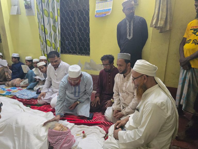 নেজামে ইসলাম পার্টির আমির সরওয়ার কামাল আজিজীর ইন্তেকাল: শোক জানাতে বাসভবনে জামায়াত নেতা আনোয়ারুল আলম চৌধুরী