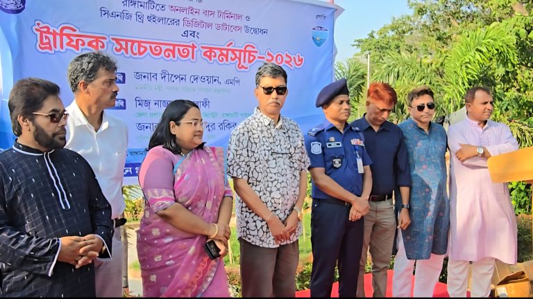 রাঙামাটিতে নিরাপদ সড়ক নিশ্চিতে পুলিশের ব্যতিক্রমী উদ্যোগ