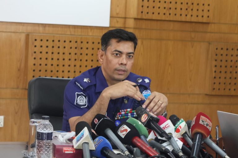 গণমাধ্যমকর্মীদের সাথে নতুন পুলিশ সুপারের মতবিনিময় সভা 