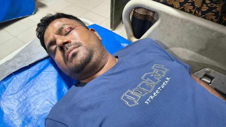লোহাগাড়ায় সংবাদের জেরে সাংবাদিকের ওপর মাটি খেকোদের সন্ত্রাসী হামলা
