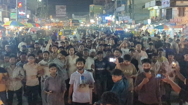 রামিসার ধর্ষকের ফাঁসির দাবিতে লোহাগাড়ায় বিক্ষোভ মিছিল ও সমাবেশ
