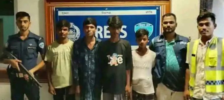 রাঙামাটিতে বিশেষ অভিযানে চোলাইমদ, ইয়াবাসহ ৮ জন গ্রেফতার