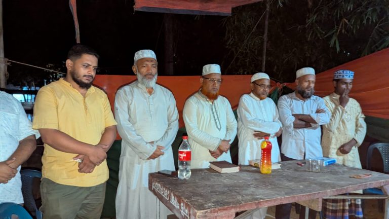 লোহাগাড়ায় বিএনপি নেতা আসহাব উদ্দিন চৌধুরীর বাসভবনে জামায়াত নেতা আনোয়ারুল আলম চৌধুরীর সমবেদনা