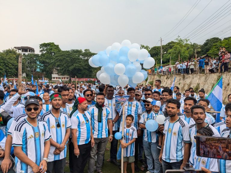 বিশ্বকাপ উন্মাদনায় রাঙ্গামাটিতে আর্জেন্টিনা সমর্থকদের বর্ণাঢ্য মোটরশোভাযাত্রা