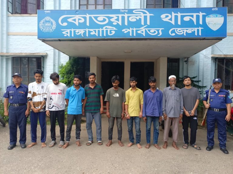 রাঙামাটিতে পুলিশের জালে ২২ মামলার আসামি, ইয়াবাসহ গ্রেফতার ৯ জন