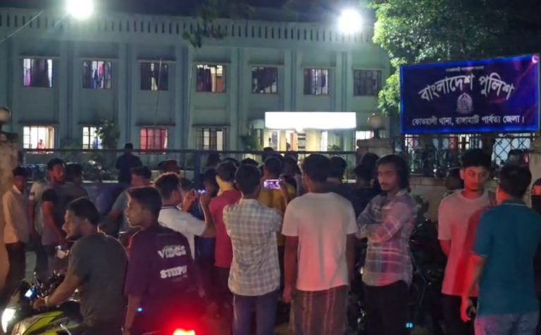 রাঙামাটিতে পুলিশের সাঁড়াশি অভিযানে আ.লীগ-যুবলীগের ৩ নেতাসহ আটক ২০